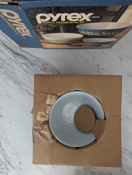 3 Piece Pyrex Mixing Bowl Set